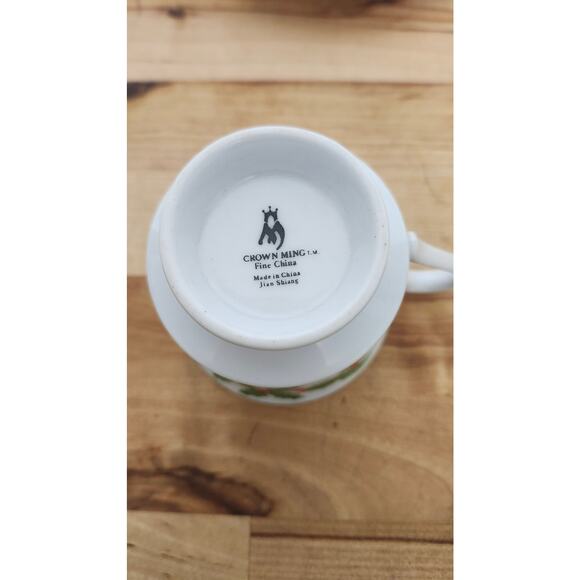 Crown Ming Holly Tea cup and saucer - Picture 3 of 3